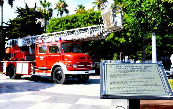 42 Yıllık İtfaiye Aracı Sergilenmeye Başlandı