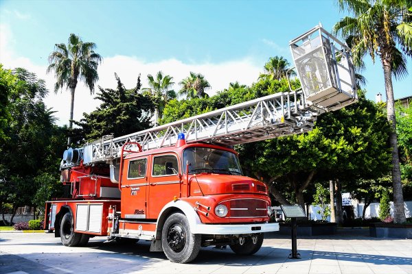 42 Yıllık İtfaiye Aracı Sergilenmeye Başlandı