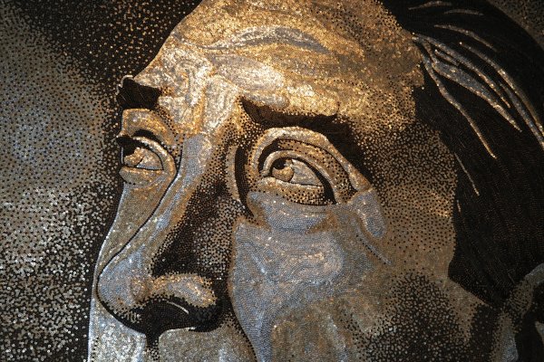 Arnavut Sanatçı 250 Bin Vidayla Atatürk Portresi Yaptı