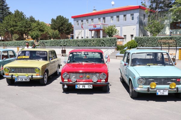 Klasik Araba Tutkunları Niğde'de Buluştu