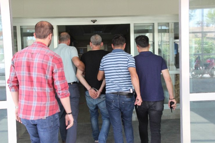 Eski Eşini Öldürmeye Giderken Yakalandığı İleri Sürülen Şahıs Adliyeye Sevk Edildi