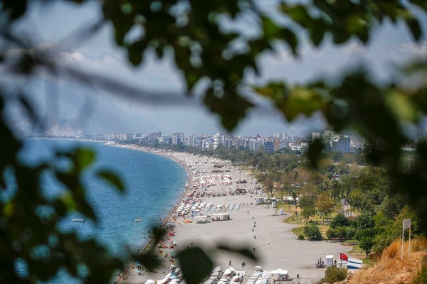 Antalya'da Sahillerde Yoğunluk