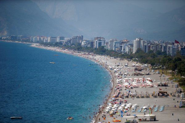 Antalya'da Sahillerde Yoğunluk
