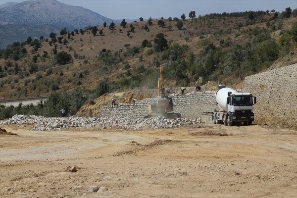 Hadim'de Yol Genişletme Çalışmaları