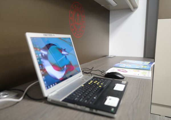 Bakan Selçuk, Yeni Tasarım Öğretmenler Odasını Tanıttı