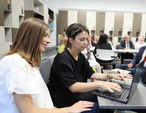 Bakan Selçuk, Yeni Tasarım Öğretmenler Odasını Tanıttı
