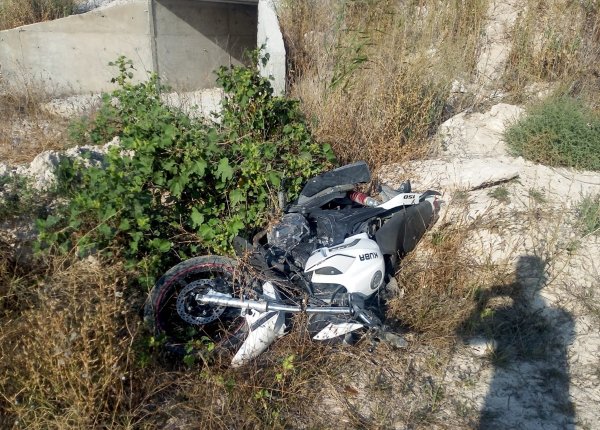 Devrilen Motosikletin Sürücüsü Öldü
