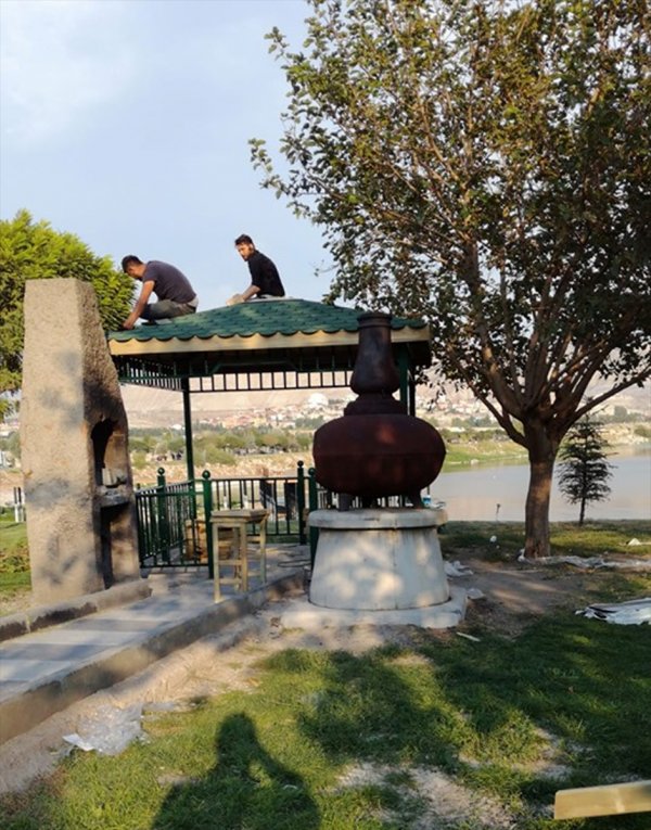 Nallıhan Belediyesi, Çayırhan Göl Kenarını Kamelyalar İle Donattı