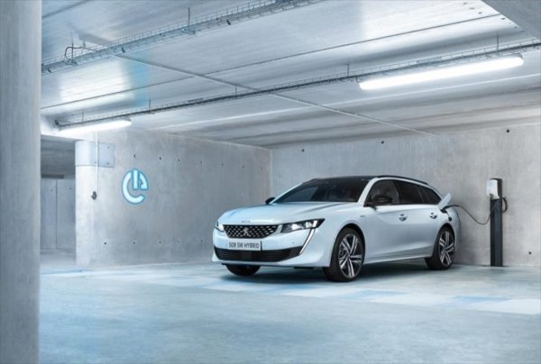 Peugeot'dan Yüksek Verimli Şarj Edilebilir Hibrit Modeller