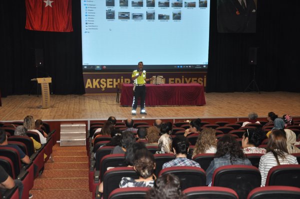 Akşehir’de Öğretmenlere Trafik Eğitimi