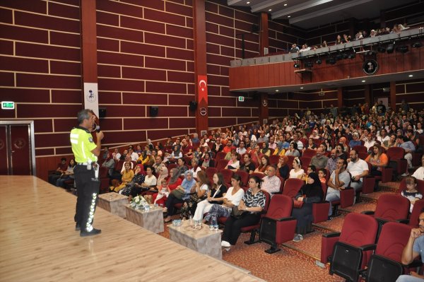 Akşehir’de Öğretmenlere Trafik Eğitimi