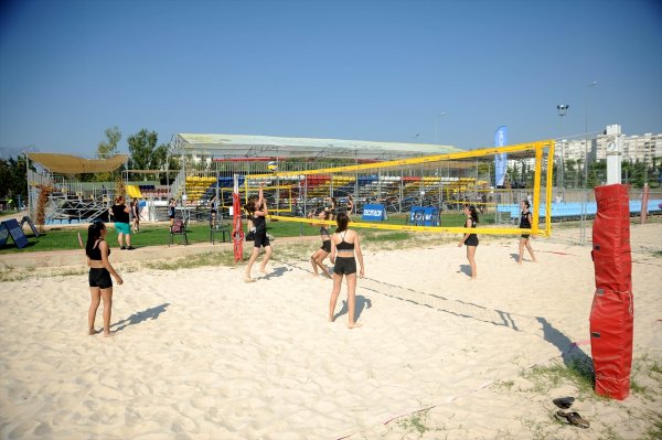 Antalya'da Plaj Voleybolu Şenliği