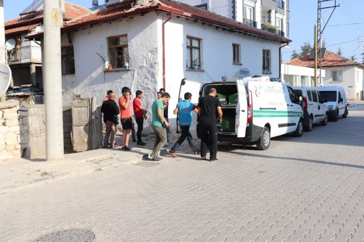 Evin Bahçesindeki Kanepede Ölü Bulundu