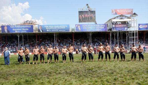 Hasta Kızı İçin Güreşti, Yenilince Gözyaşı Döktü