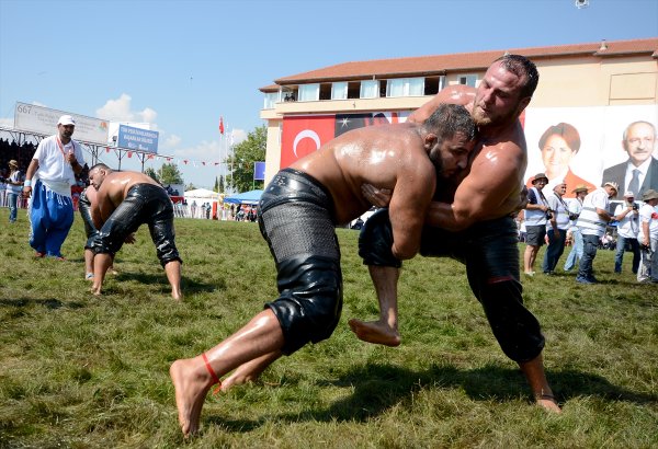 Hasta Kızı İçin Güreşti, Yenilince Gözyaşı Döktü