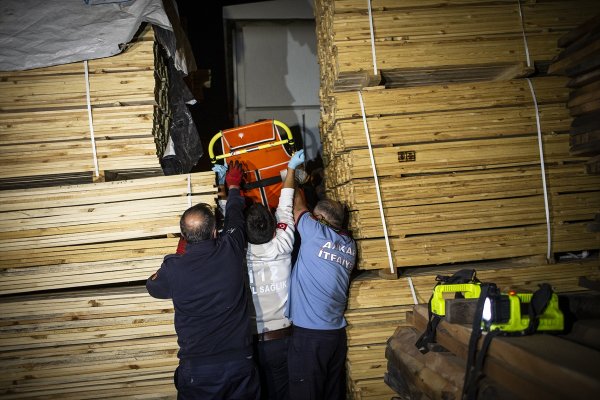 Elektrik Akımına Kapılan Kablo Hırsızlığı Şüphelisi Ağır Yaralandı