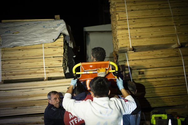 Elektrik Akımına Kapılan Kablo Hırsızlığı Şüphelisi Ağır Yaralandı