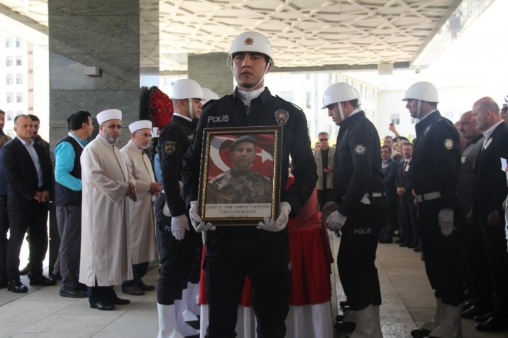 Şehit Özel Harekat Şube Müdürü Kansuva Son Yolcuğuna Uğurlandı