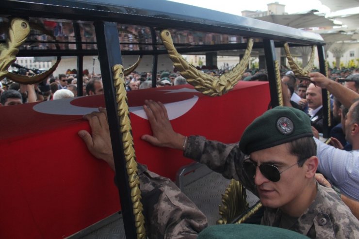 Şehit Özel Harekat Şube Müdürü Kansuva Son Yolcuğuna Uğurlandı