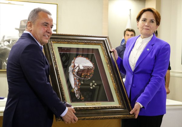 Meral Akşener'den Muhittin Böcek'e Ziyaret