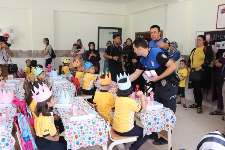 Aksaray'da Polis Amcalarından Miniklere ‘Altın Öğütler’ Eğitimi