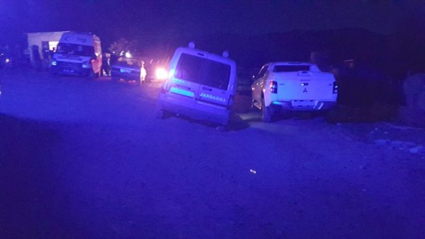 Anne Ve Oğlunu Öldürdü Kızını Ağır Yaraladı