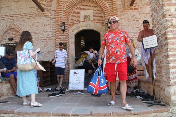 Alanya’da 788 Yıllık Tarihi Camiye Turistlerin Yoğun İlgisi