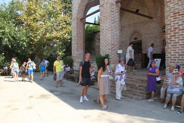 Alanya’da 788 Yıllık Tarihi Camiye Turistlerin Yoğun İlgisi