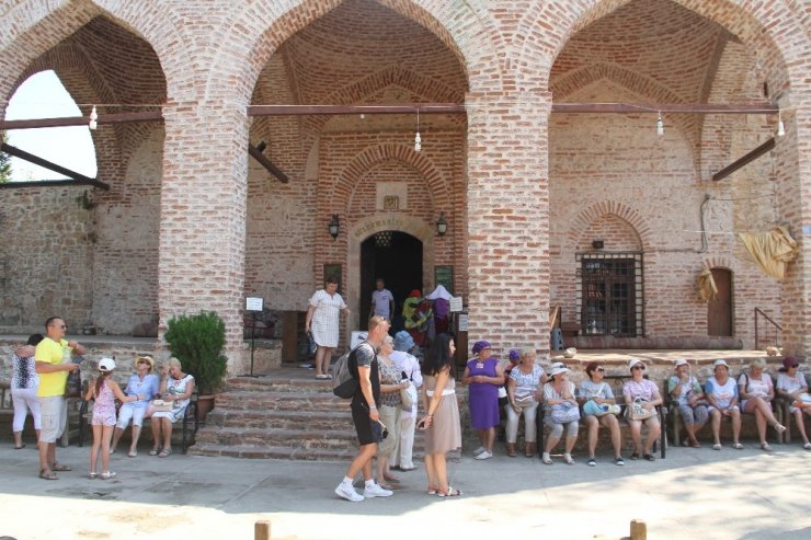 Alanya’da 788 Yıllık Tarihi Camiye Turistlerin Yoğun İlgisi