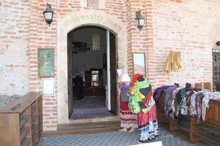 Alanya’da 788 Yıllık Tarihi Camiye Turistlerin Yoğun İlgisi