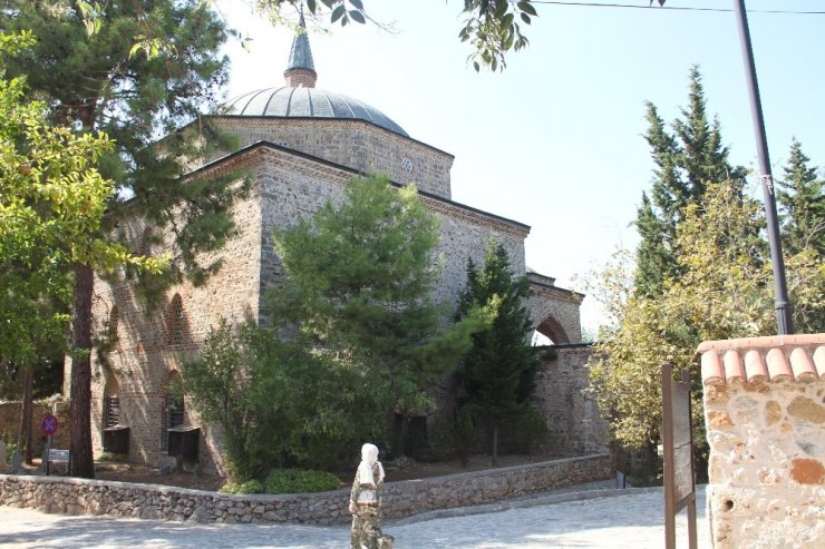 Alanya’da 788 Yıllık Tarihi Camiye Turistlerin Yoğun İlgisi