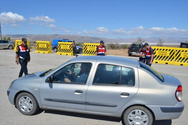 Jandarma Ekipleri Trafikte Aşure Dağıttı