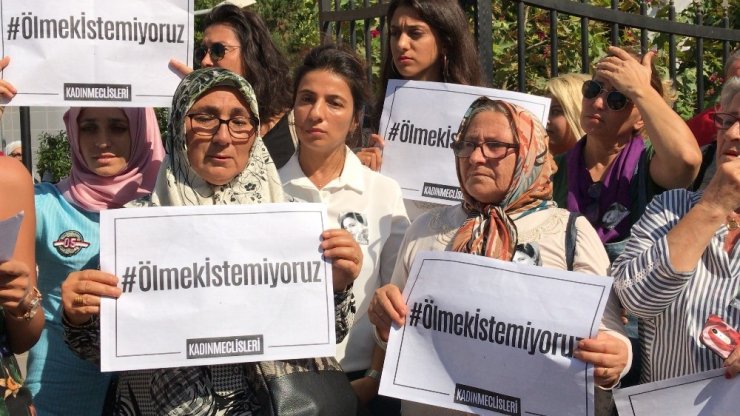 Mersinli Kadınlardan ’Kübra Aşkın’ Cinayeti Protestosu