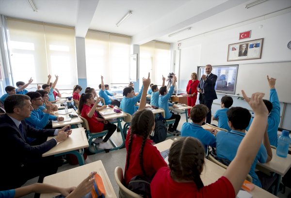 Bakan Gül'den Öğrencilere 