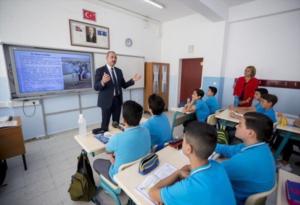 Bakan Gül'den Öğrencilere 