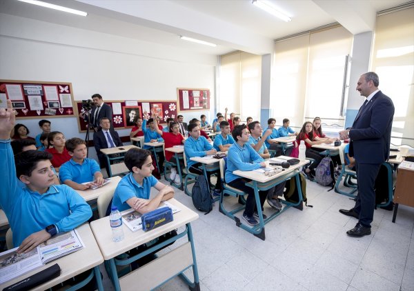 Bakan Gül'den Öğrencilere 