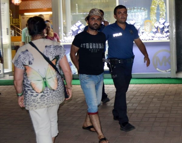 Kuyumcudan Hırsızlık Anı Güvenlik Kamerasında