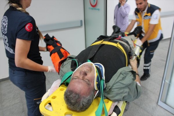 Mersin Büyükşehir Belediye Başkanı Seçer'in Konvoyunda Kaza: 3 Yaralı