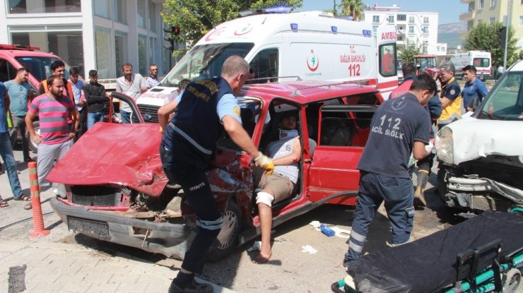 Mut'ta Trafik Kazası: 1’i Ağır 5 Yaralı