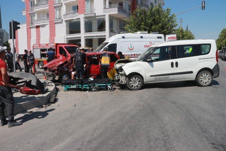 Mut'ta Trafik Kazası: 1’i Ağır 5 Yaralı