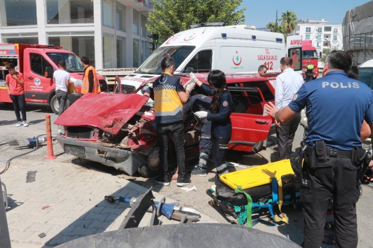 Mut'ta Trafik Kazası: 1’i Ağır 5 Yaralı