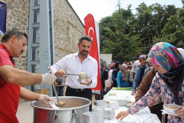 Sivrihisar'da Belediyeden Aşure İkramı