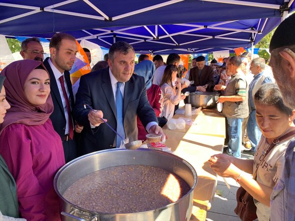 Ak Parti Çubuk Gençlik Kollarından Aşure Dağıtımı