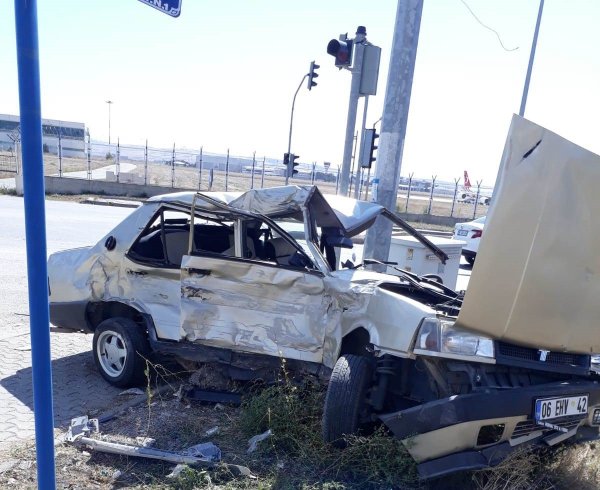 Çubuk'ta Otomobil İle Tır Çarpıştı: 1 Yaralı