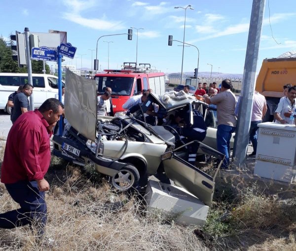 Çubuk'ta Otomobil İle Tır Çarpıştı: 1 Yaralı