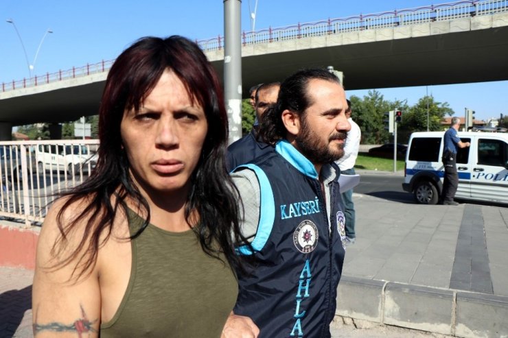 Fuhuş Yapılan Evlerin Etrafına Gözcü Koyup Komisyon Vermişler