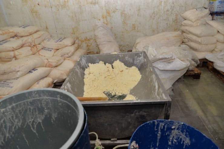 Piyasa Değeri 300 Bin Tl Olan 20 Ton Sağlıksız Peynir Ele Geçirildi