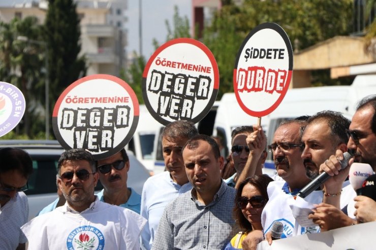Mersin’de Velinin Okul Saldırısı Protesto Edildi, Öğrenciler Destek Verdi