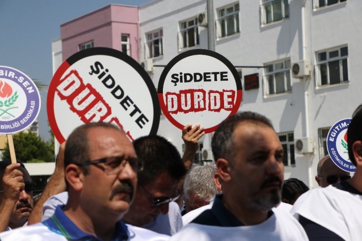 Mersin’de Velinin Okul Saldırısı Protesto Edildi, Öğrenciler Destek Verdi