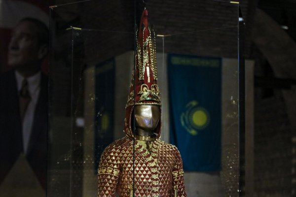 2500 Yıllık Altın Elbiseli Adam Türkiye'de